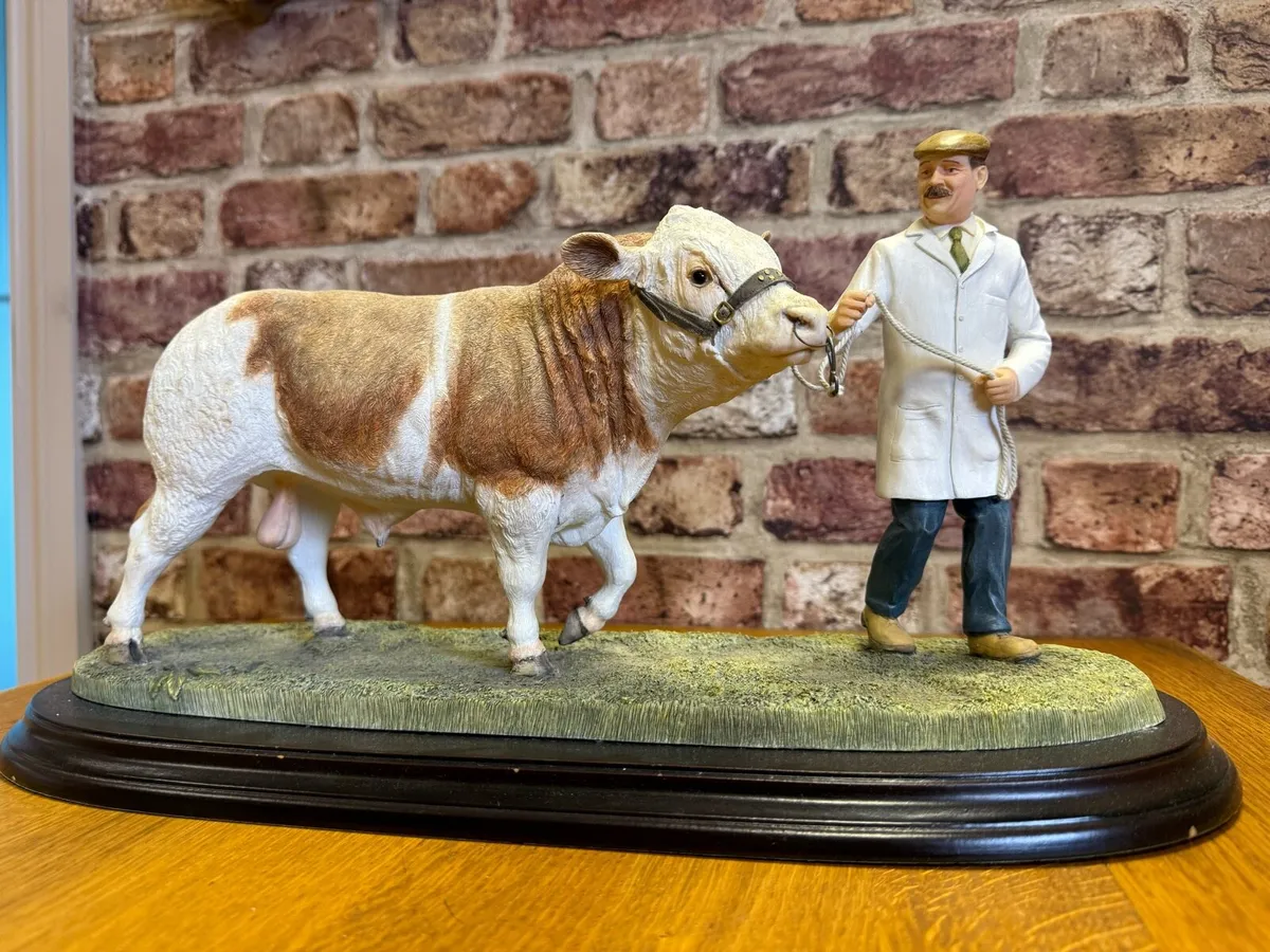 Large simmental bull ornament. Hand painted. - Image 1