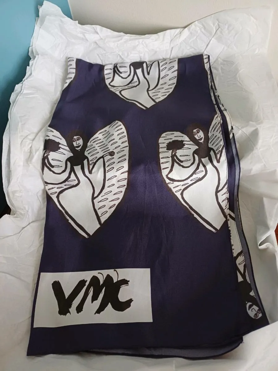 Silk scarf - Image 1