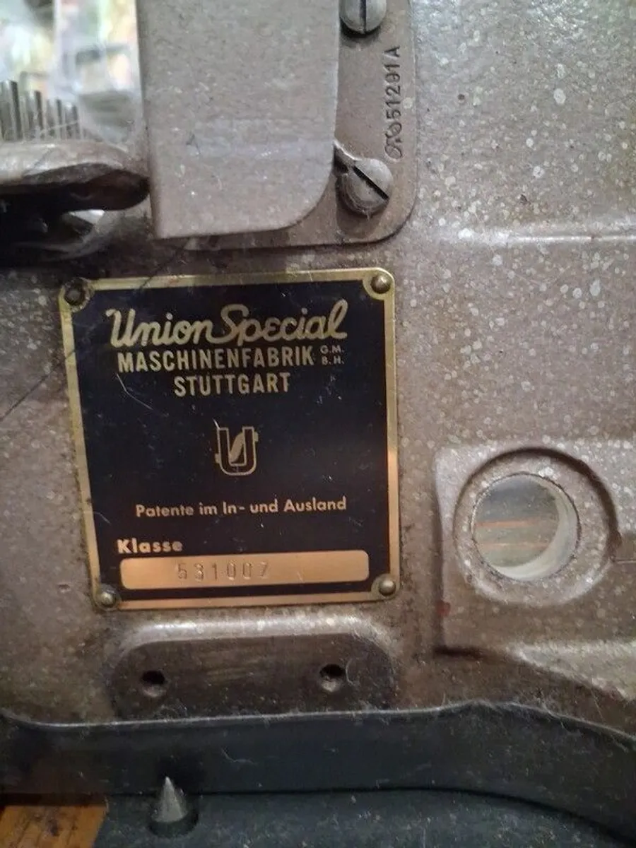 Union Special 124 Series Chainstitch Industrial Sewing Machine (Flatbed) - Image 1