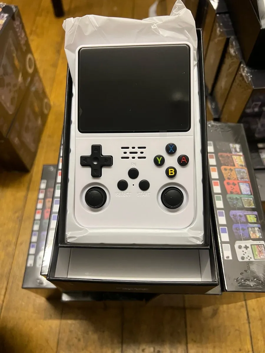 Game console - Image 1