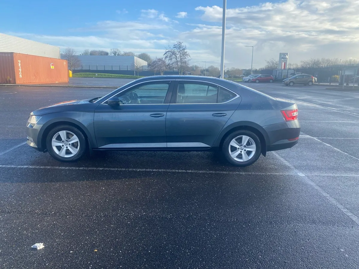 162 Skoda Superb - Image 4