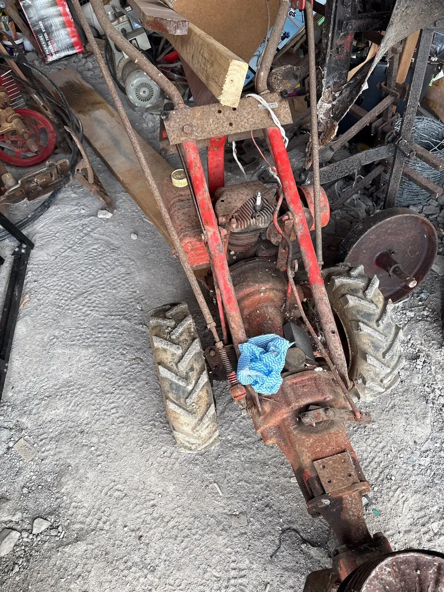 Old farm machinary - Image 1