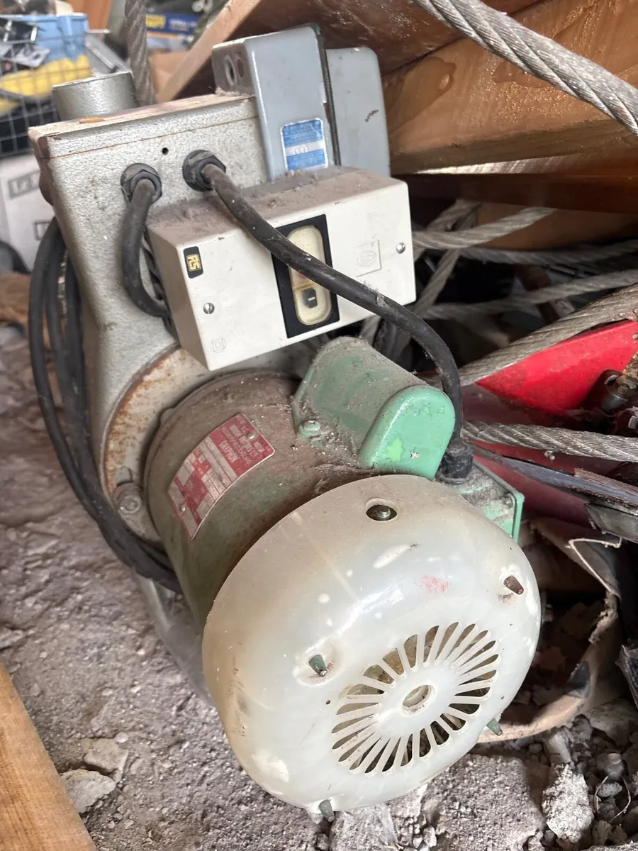 Old farm machinary - Image 3