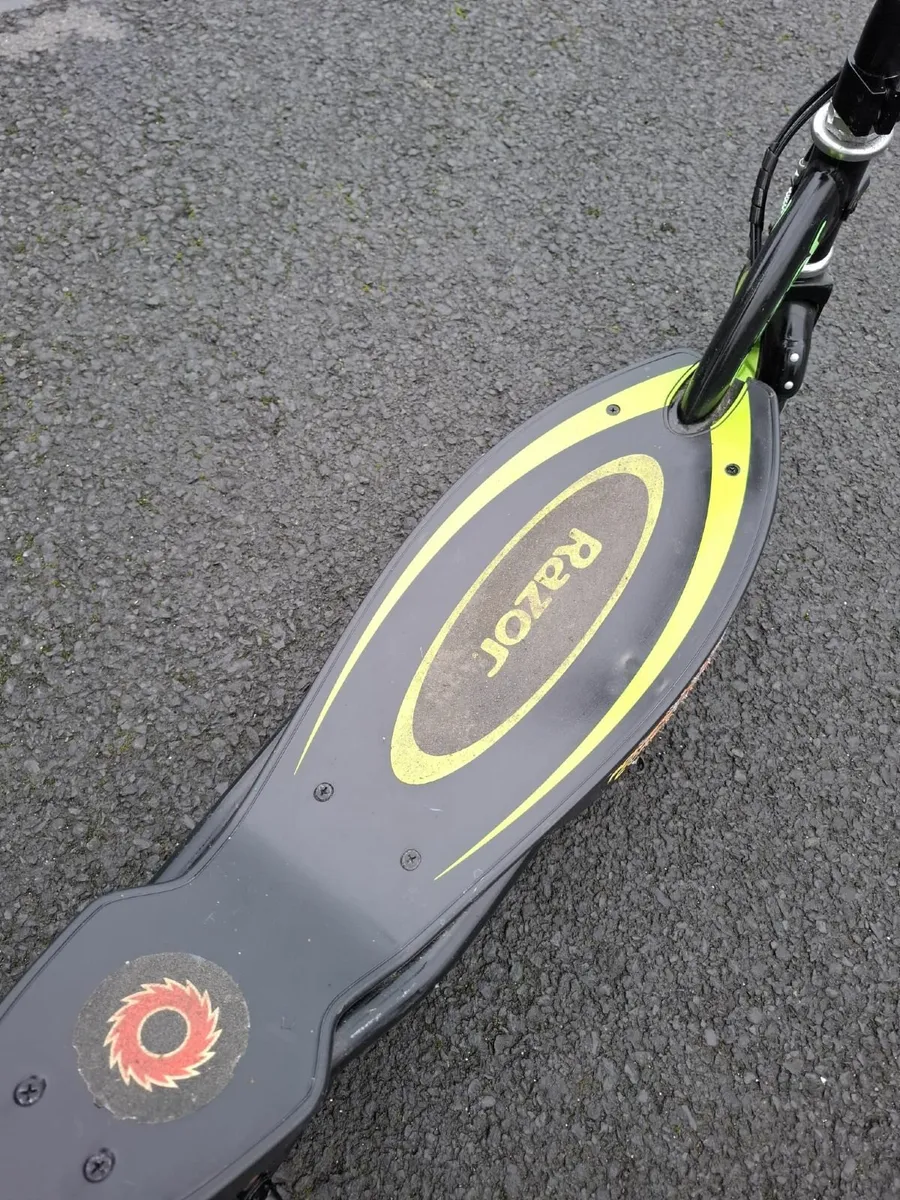 Electric Scooter- Razor PowerCore E90 - Image 3