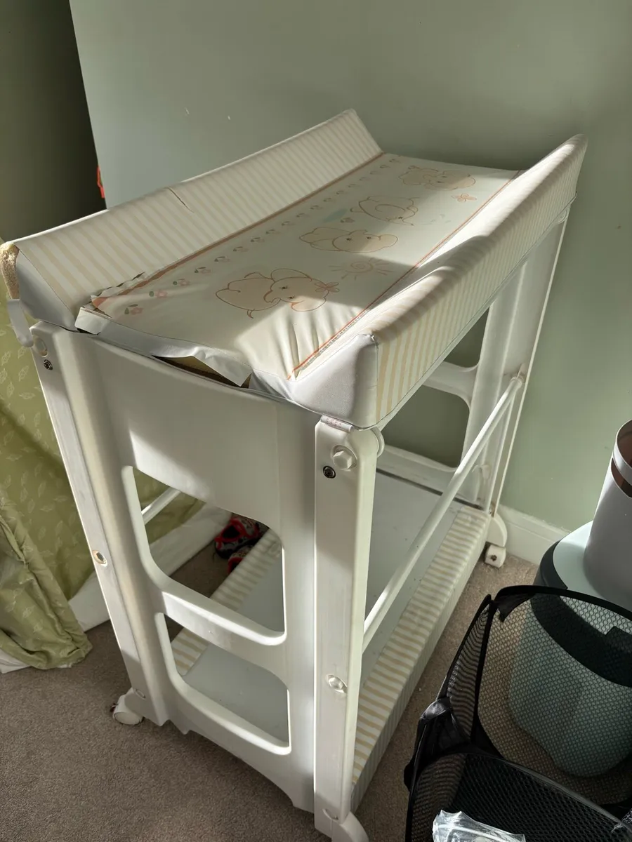 Baby changing table - Image 2