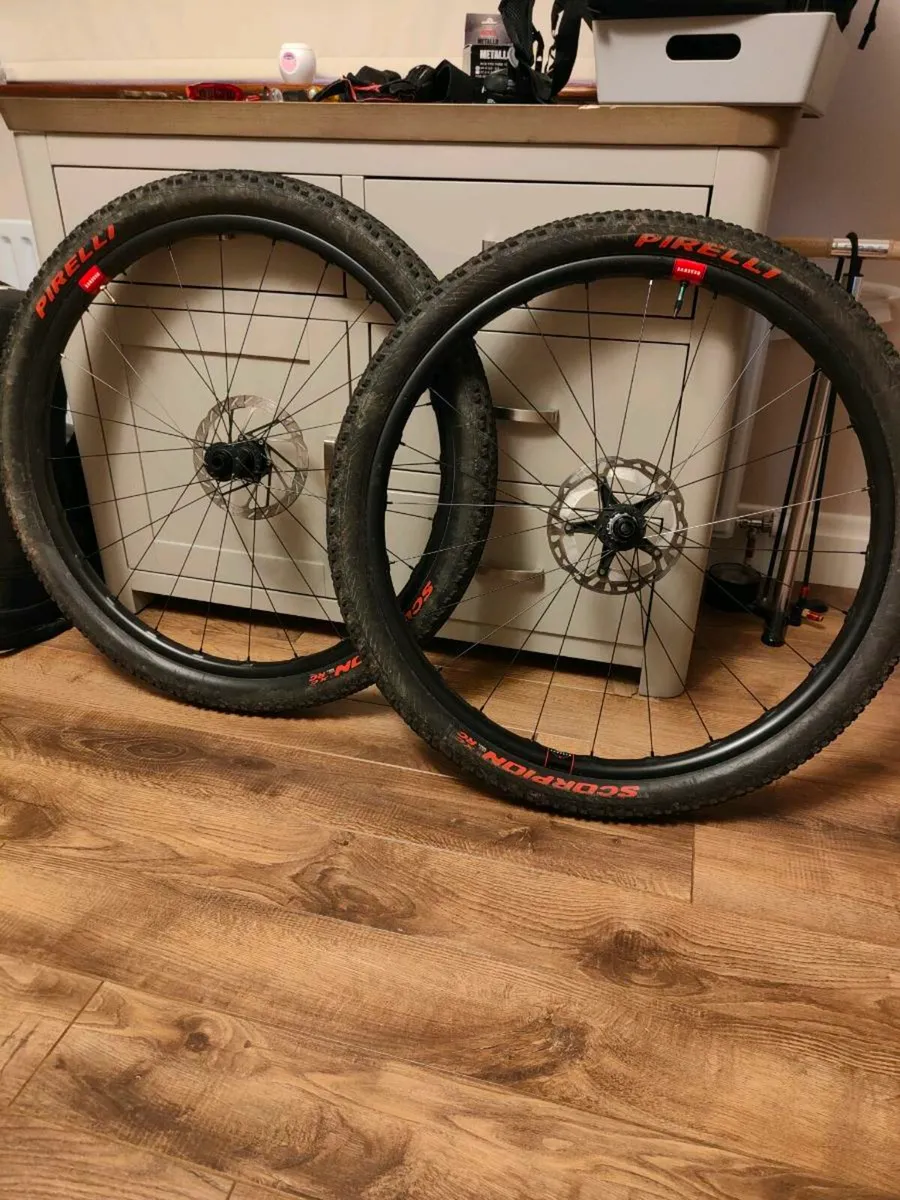 Santa Cruz reserve mtb xc wheelset - Image 1