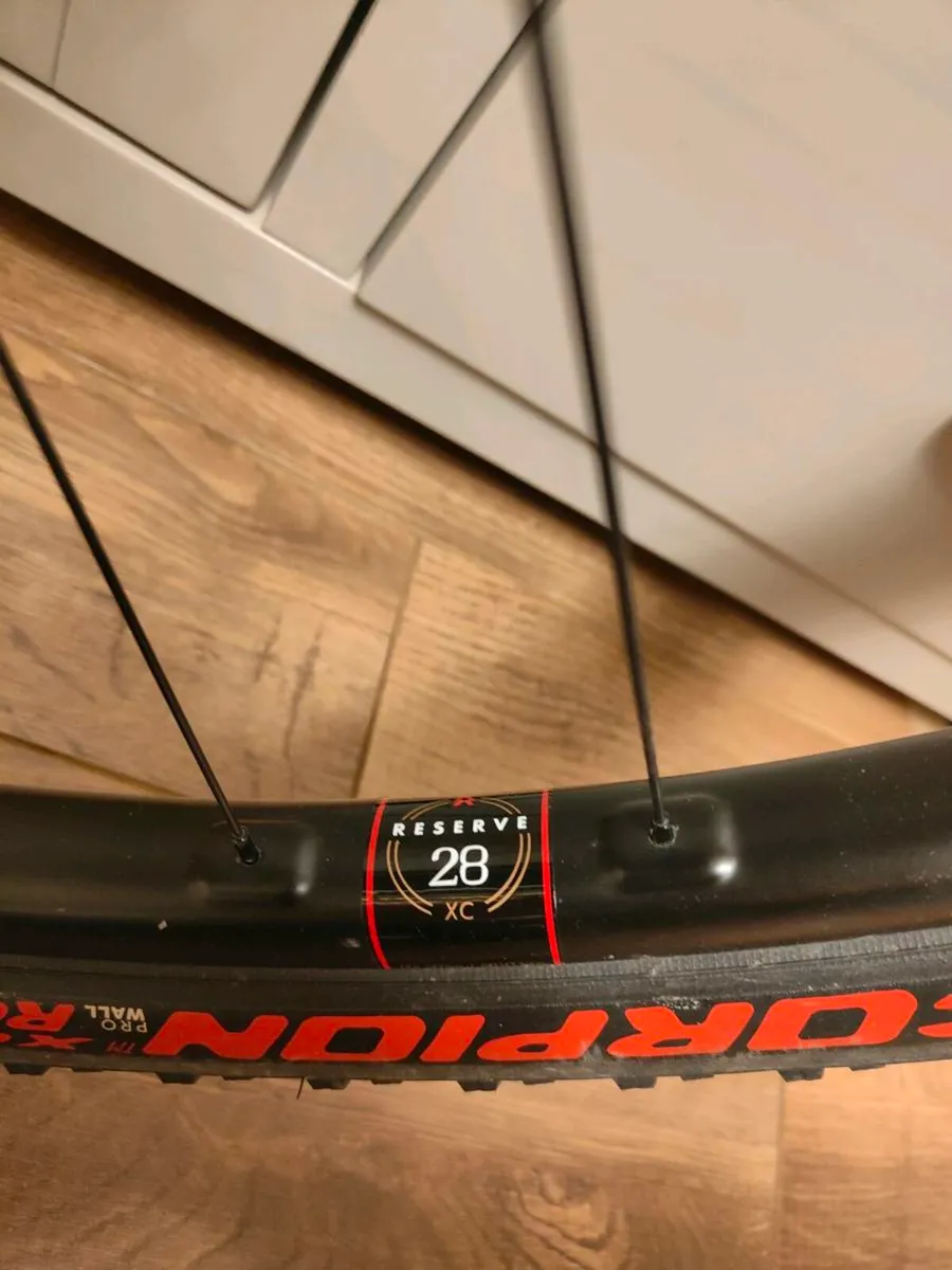 Santa Cruz reserve mtb xc wheelset - Image 2
