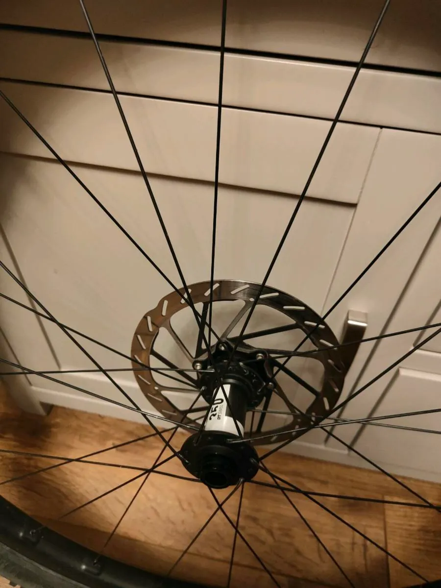 Santa Cruz reserve mtb xc wheelset - Image 3