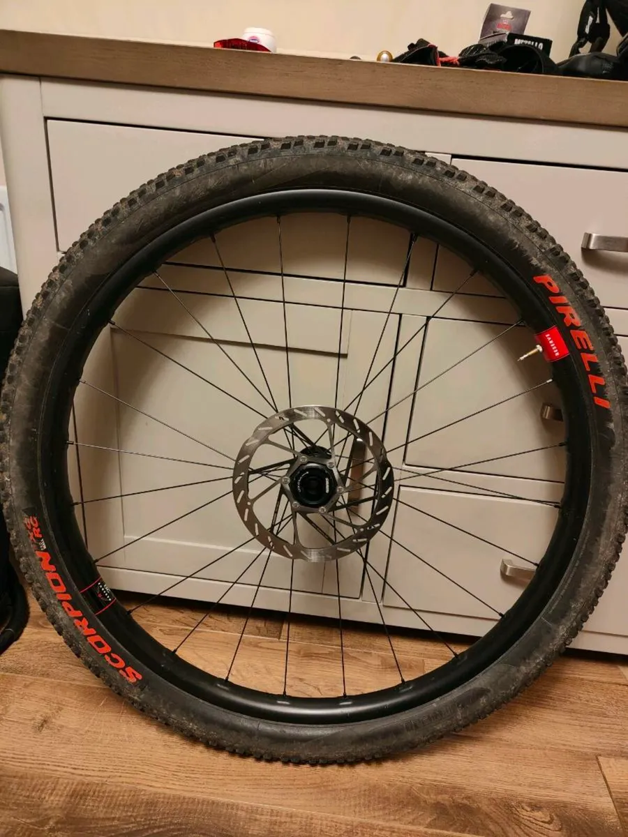 Santa Cruz reserve mtb xc wheelset - Image 4