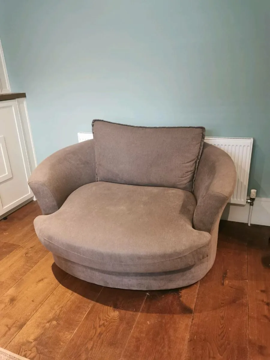Swivel Armchair - Image 3