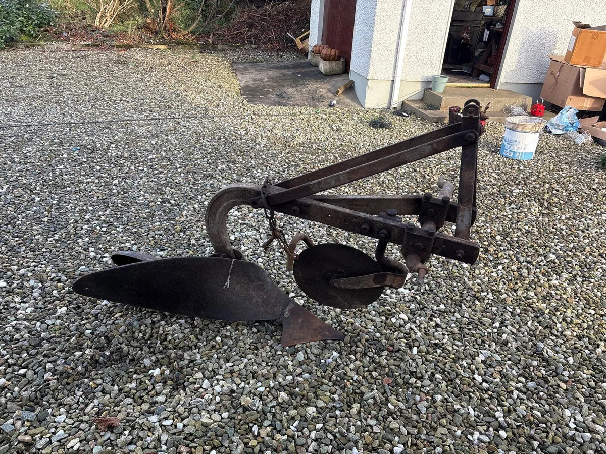 Massey single plough - Image 1