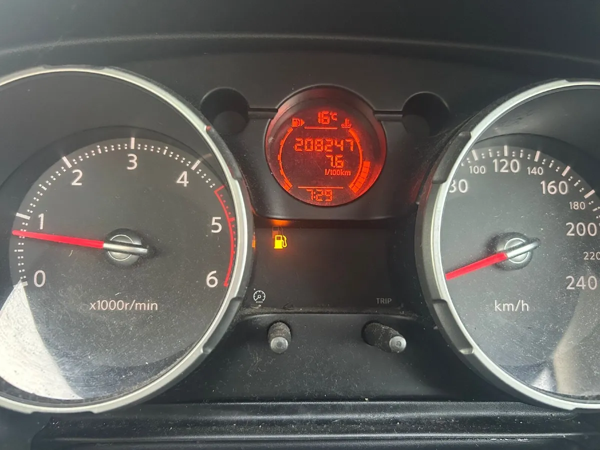 Nissan Qashqai 2010 - Image 4