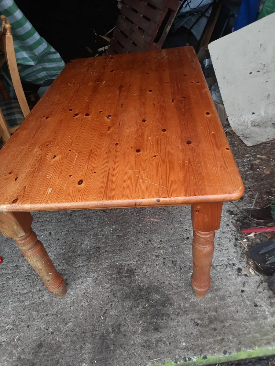 Solid wood kitchen table - Image 1