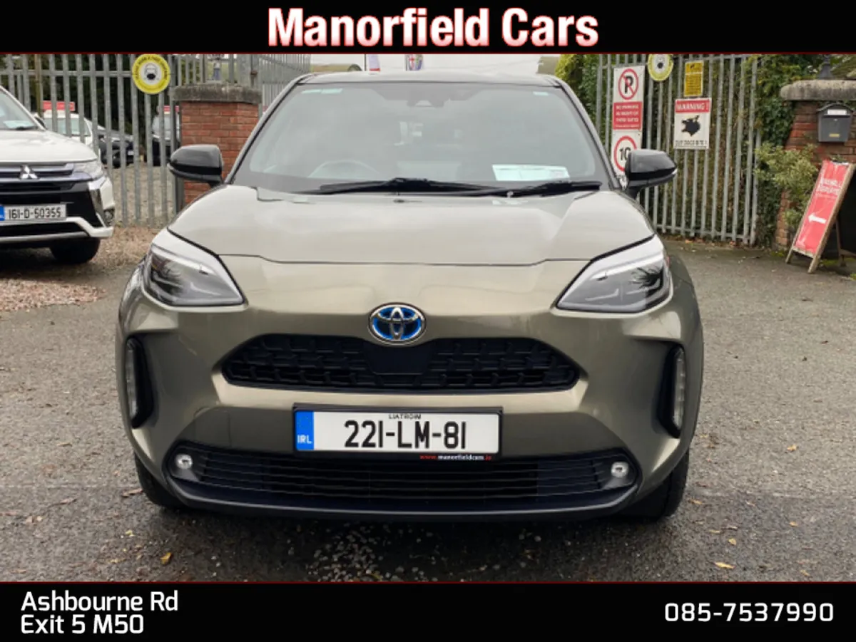 2022 221 Toyota Yaris Cross Luna 1.5 Petrol Hybrid - Image 3