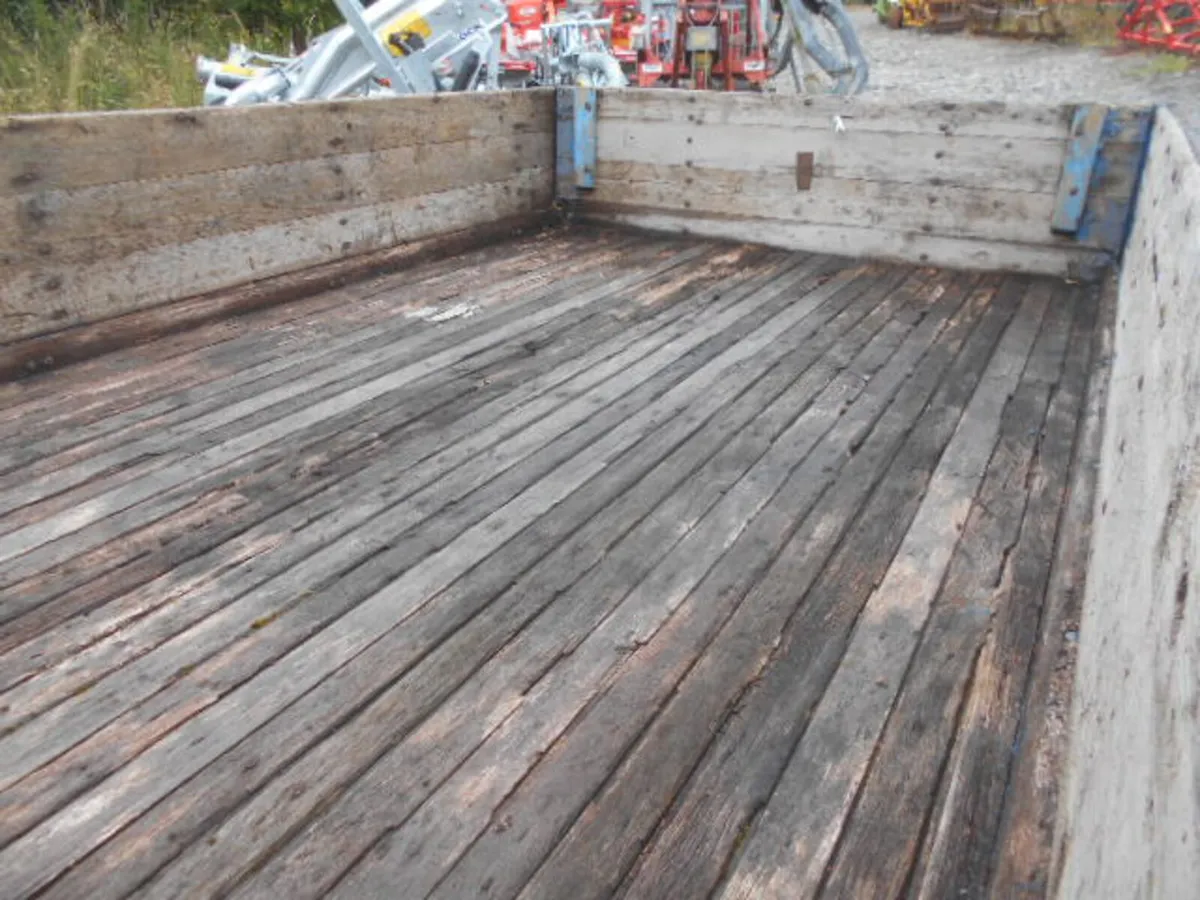 WOODEN 10' X 6' TIPPING TRAILER - Image 4
