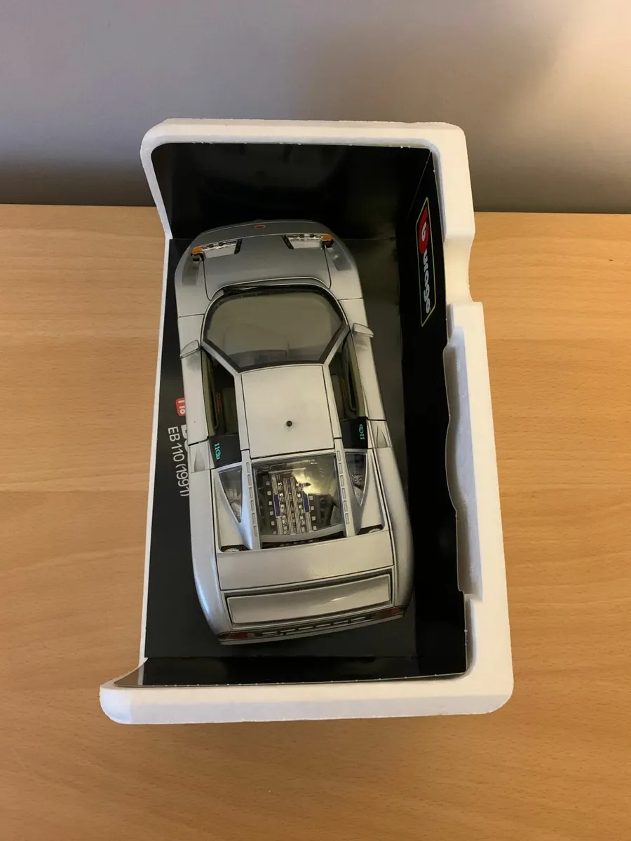 1991 Bugatti EB110 1/18 Burago Model Car - Image 2