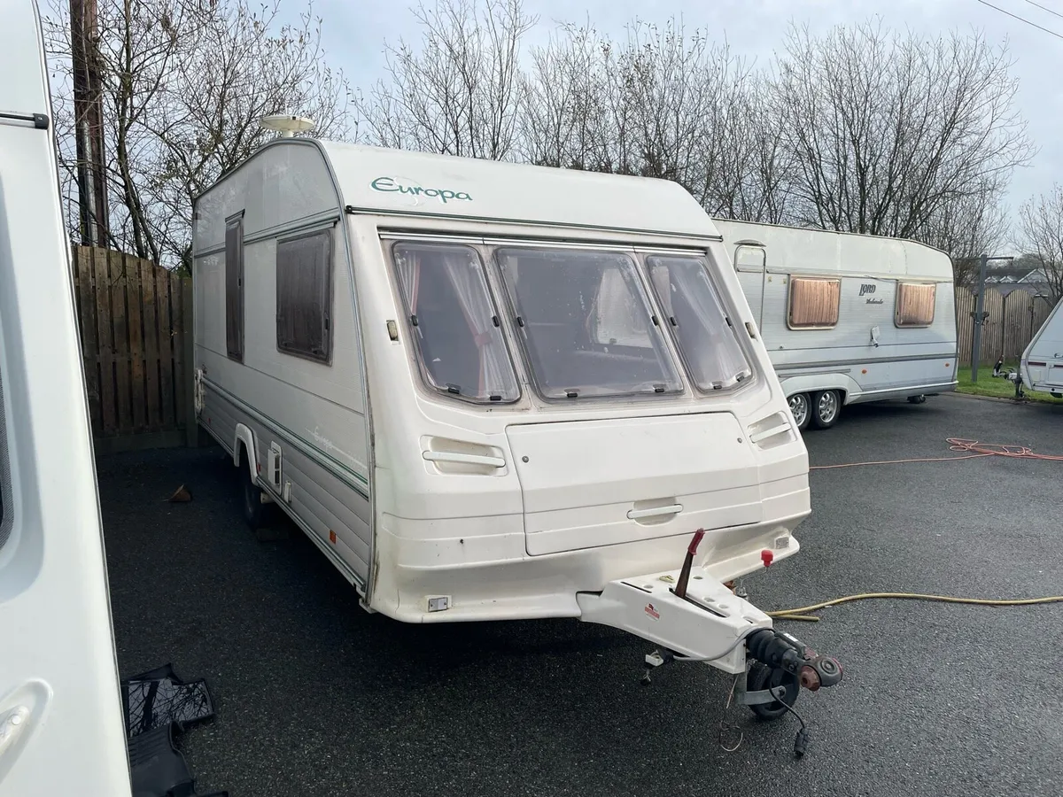 Light weight 4 birth caravan - Image 1