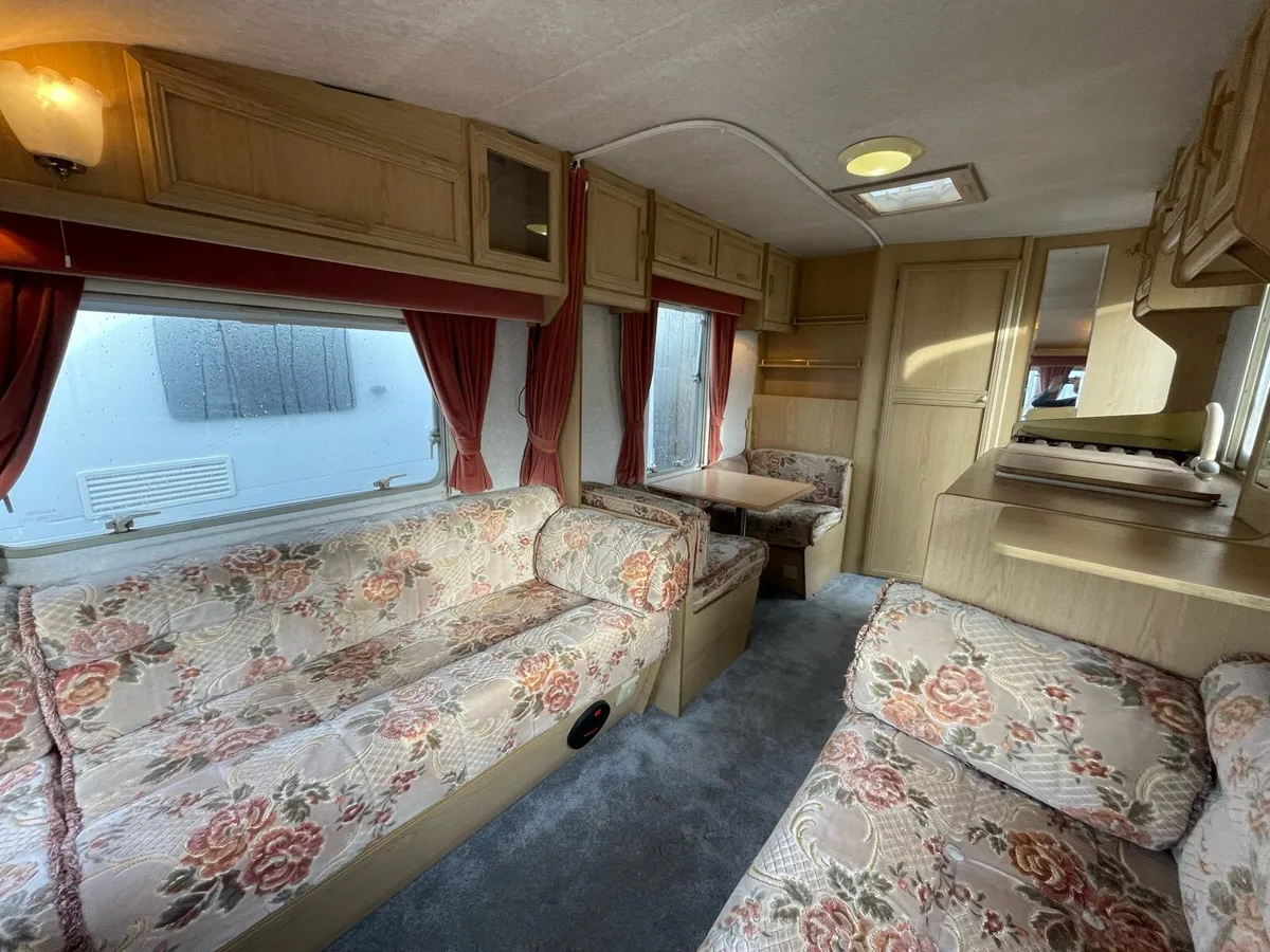 Light weight 4 birth caravan - Image 4