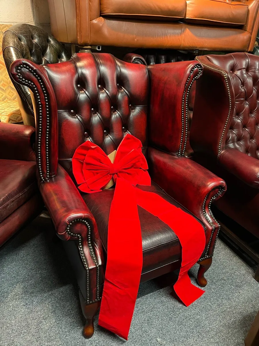 Antique Oxford Chesterfield Chair - Image 1