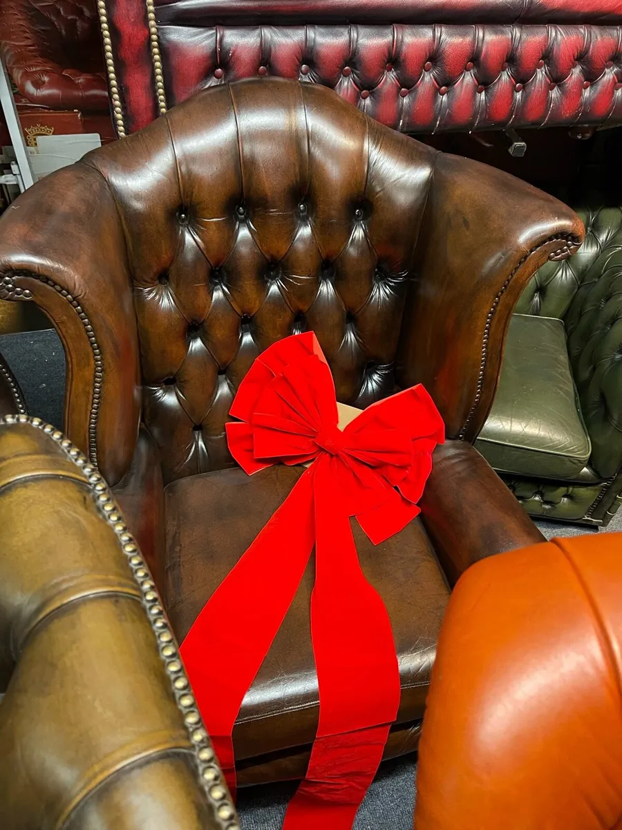 Chocolate brown Chesterfield, Queen Anne - Image 3