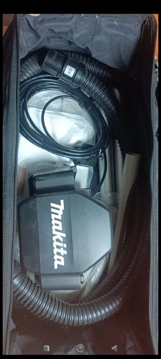 Makita Wet and dry Vacuum - Image 3