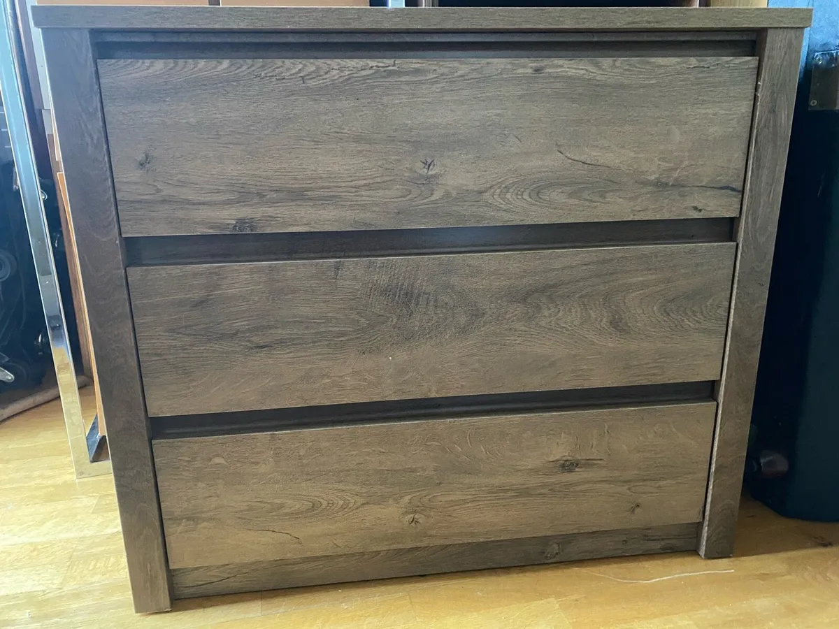 Chest of drawers - Image 1