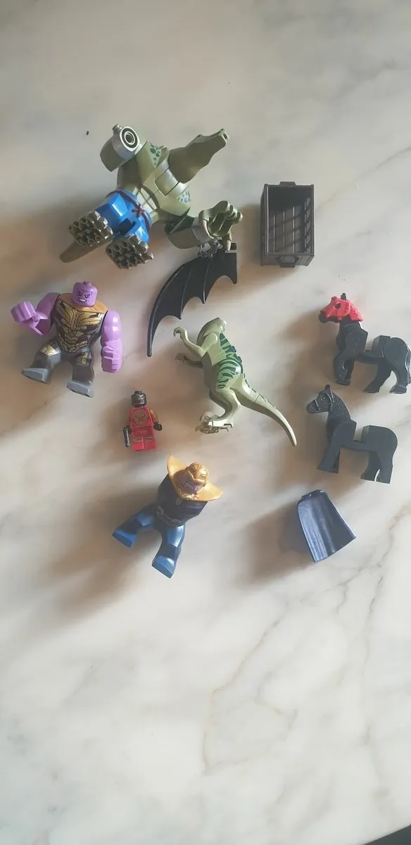 2kg lego inc 5 mini figures - beside dundrum sc - Image 2