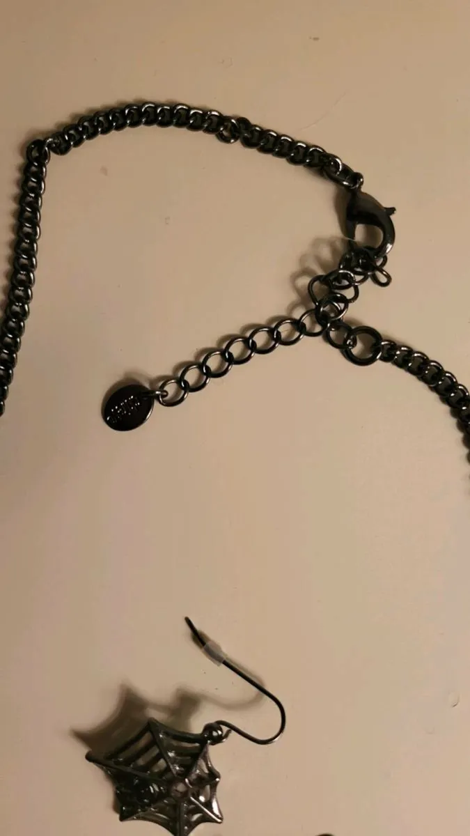 Gothic style Cobweb necklace & earring set - Image 4