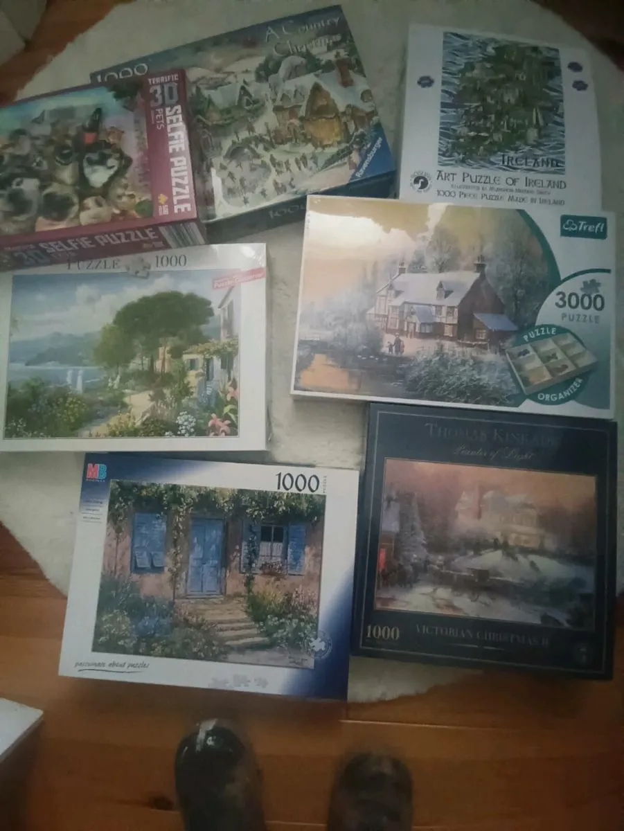 Selection puzzles new not opened and few used - Image 1