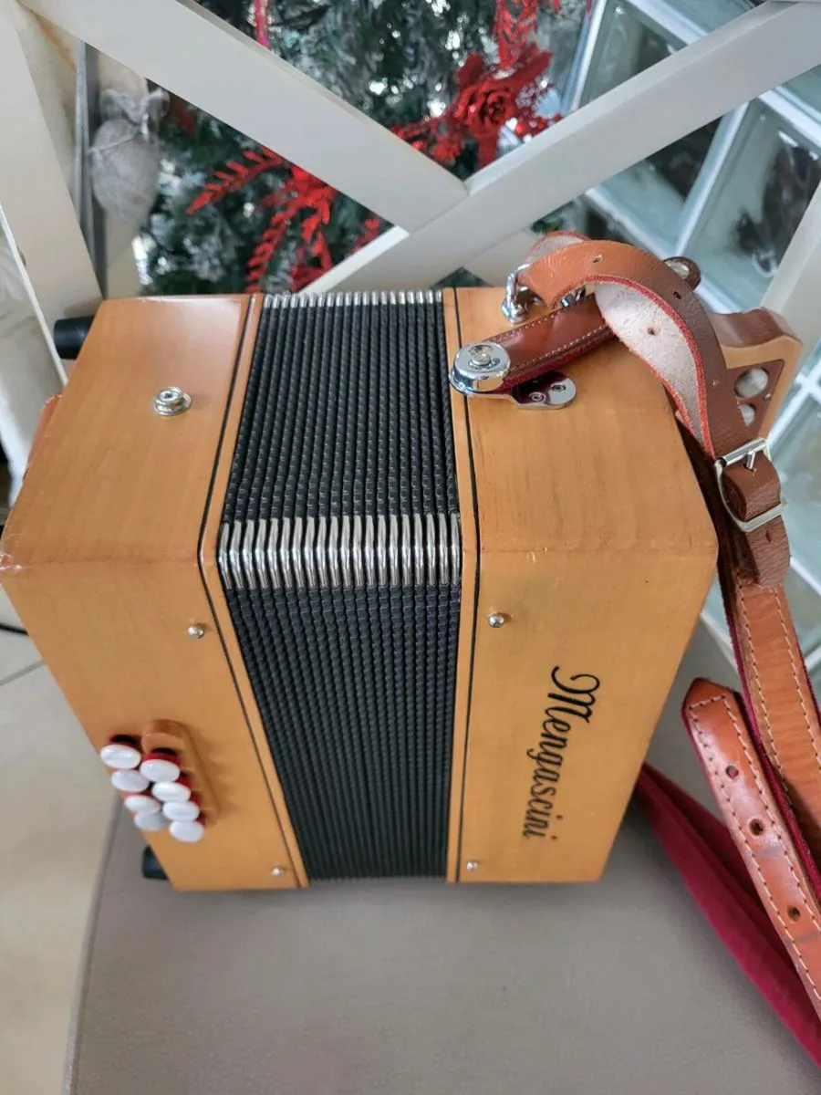 Mengascini Accordion BC - Image 3