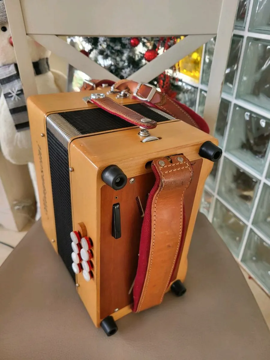 Mengascini Accordion BC - Image 4