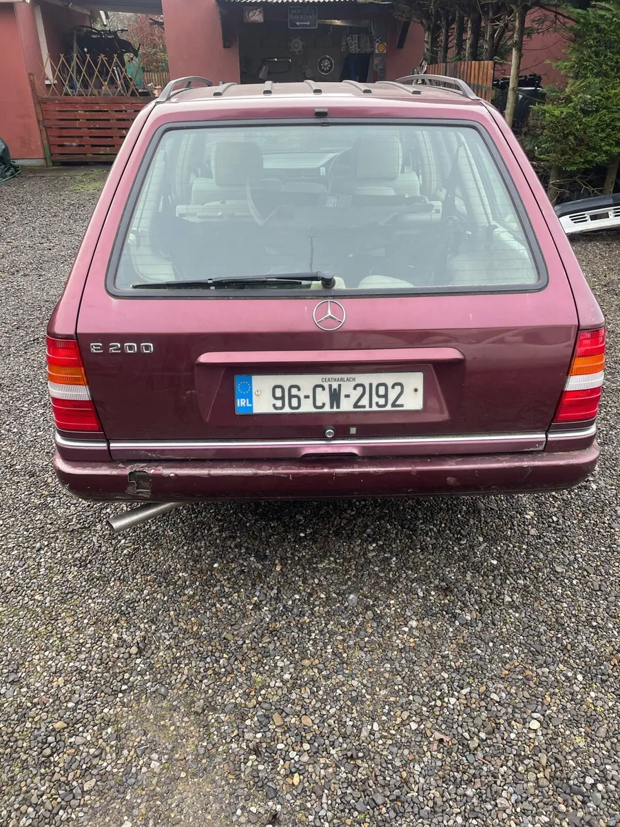 W124 Vintage Mercedes - Image 2