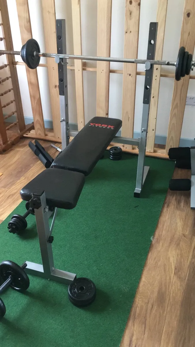 Gym bench and barbell, approx 100kg weights - Image 1