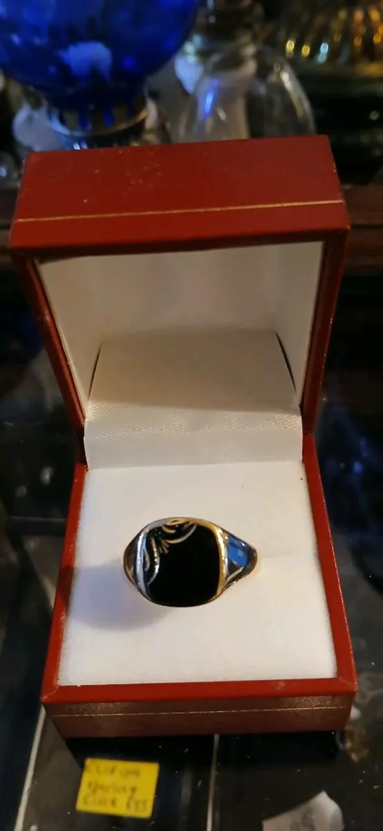 9ct man's signet ring - Image 2