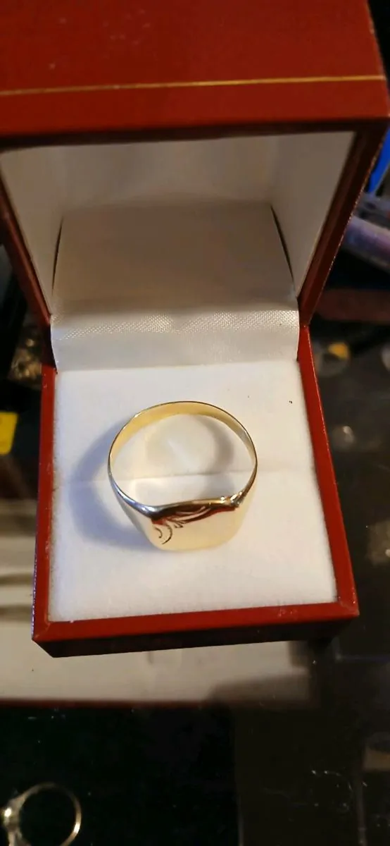 9ct man's signet ring - Image 3