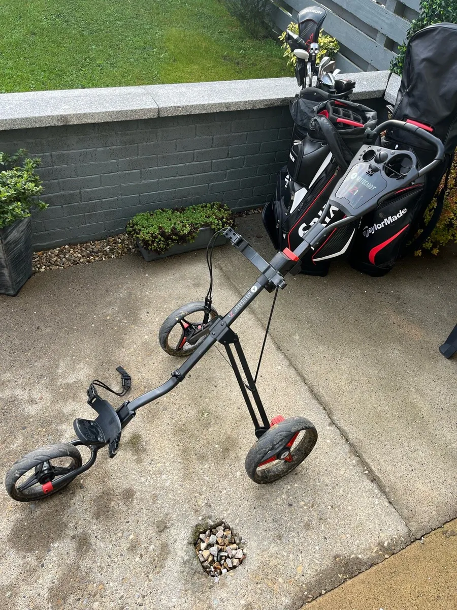 Motoocaddy Z1 Golf Trolley - Image 1