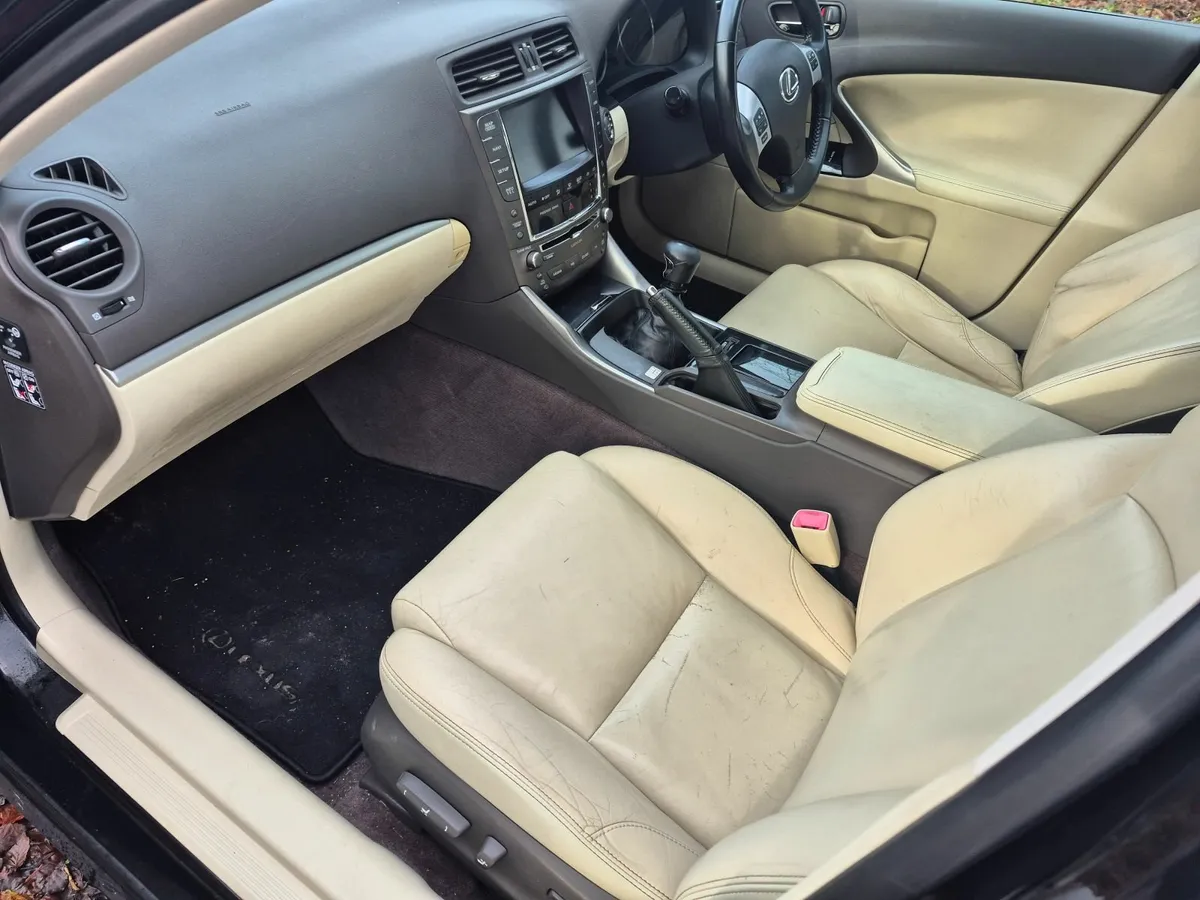 Lexus IS 2012 - Image 3