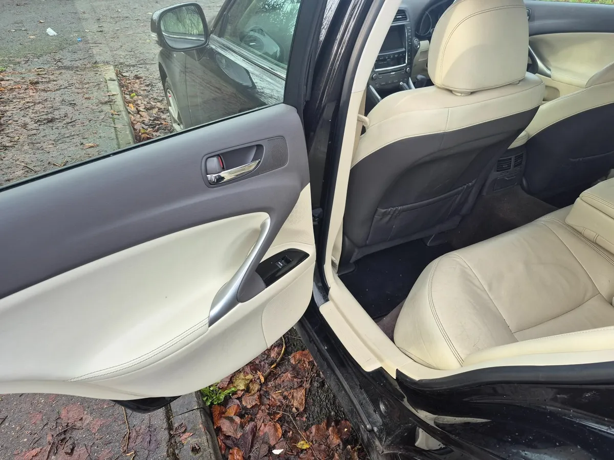 Lexus IS 2012 - Image 4