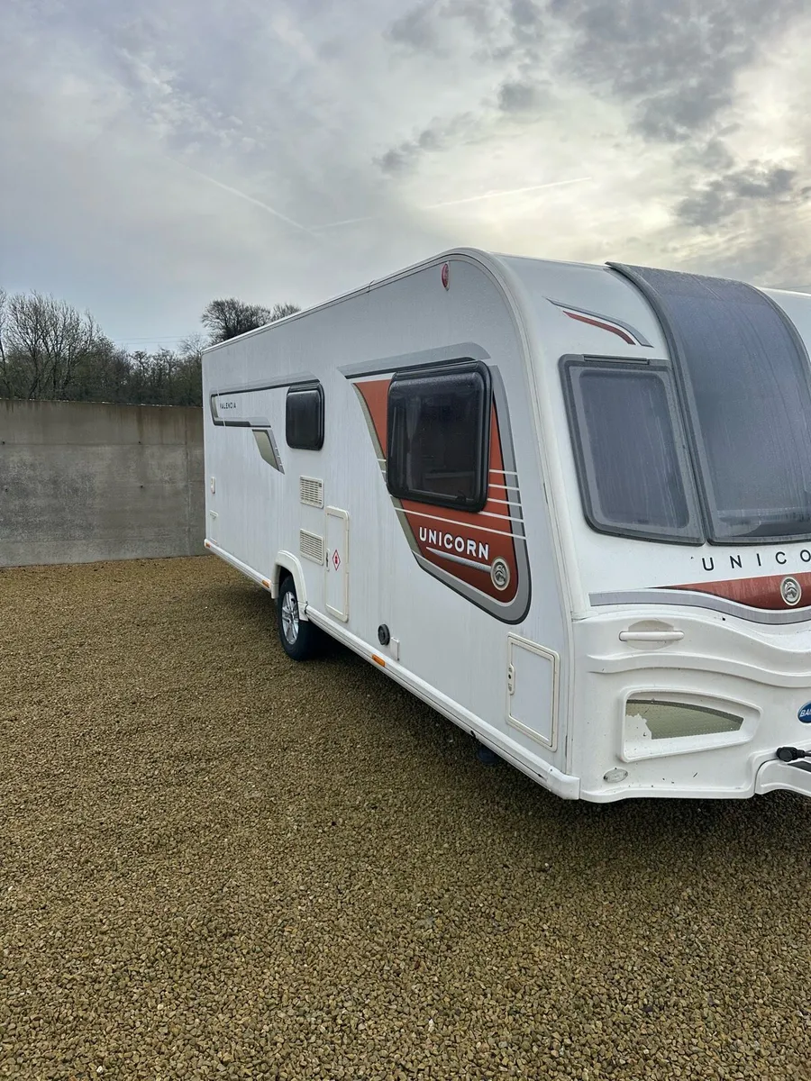 Bailey  unicorn Valencia - Image 2