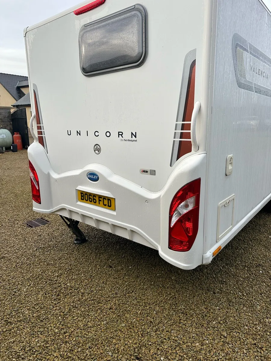 Bailey  unicorn Valencia - Image 3