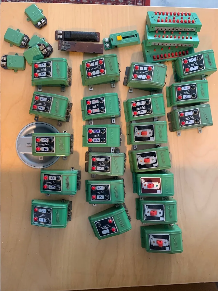 Fleichmann HO Train Turnouts and Switches - Image 2