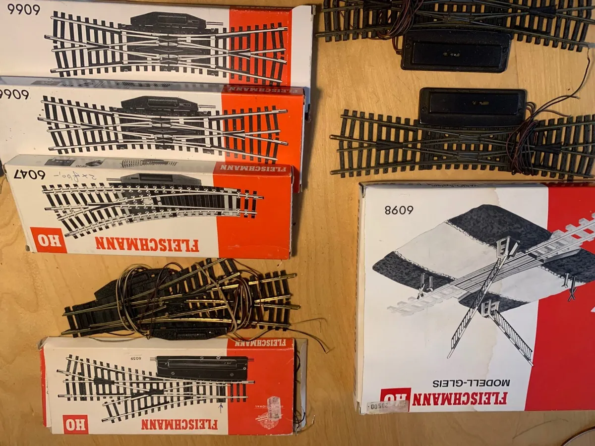 Fleichmann HO Train Turnouts and Switches - Image 4