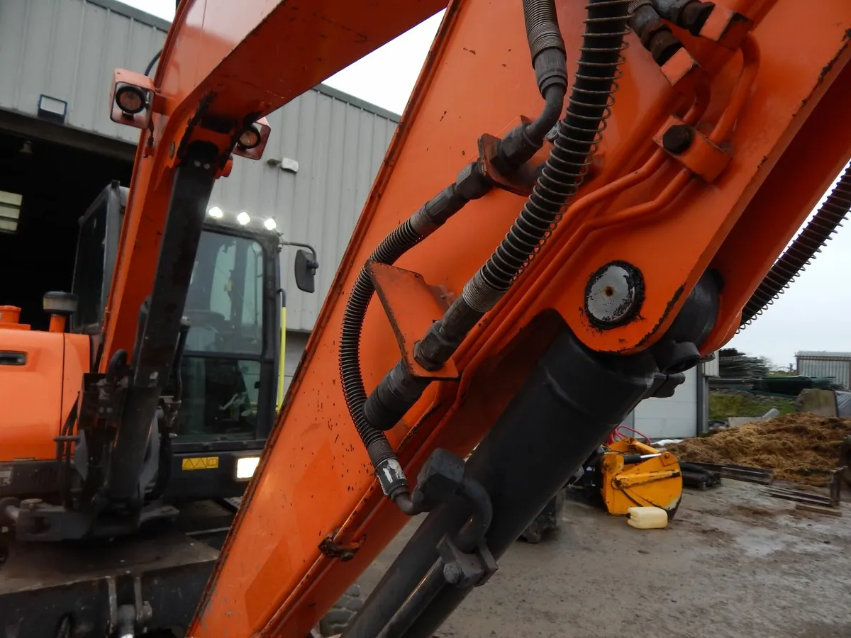 2017 doosan dx57 w - Image 4