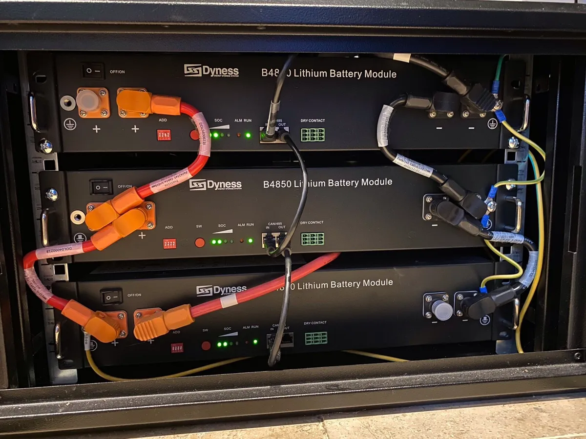 Dyness B4850 2.4kW Solar Batteries