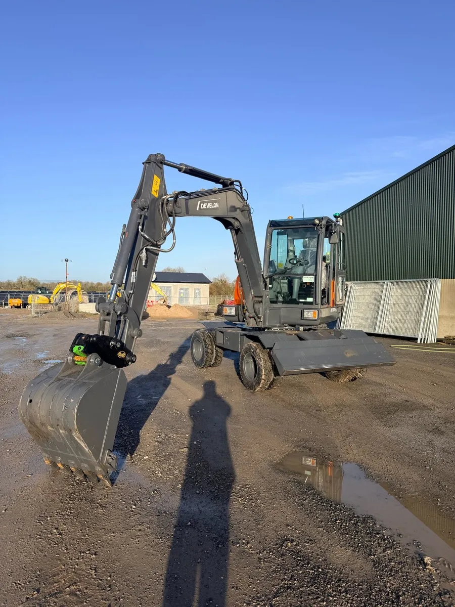 New 6 ton develon rubber duck - Image 1