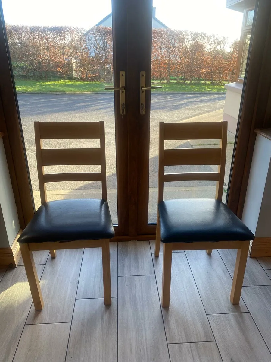 Kitchen table and two chairs - Image 2