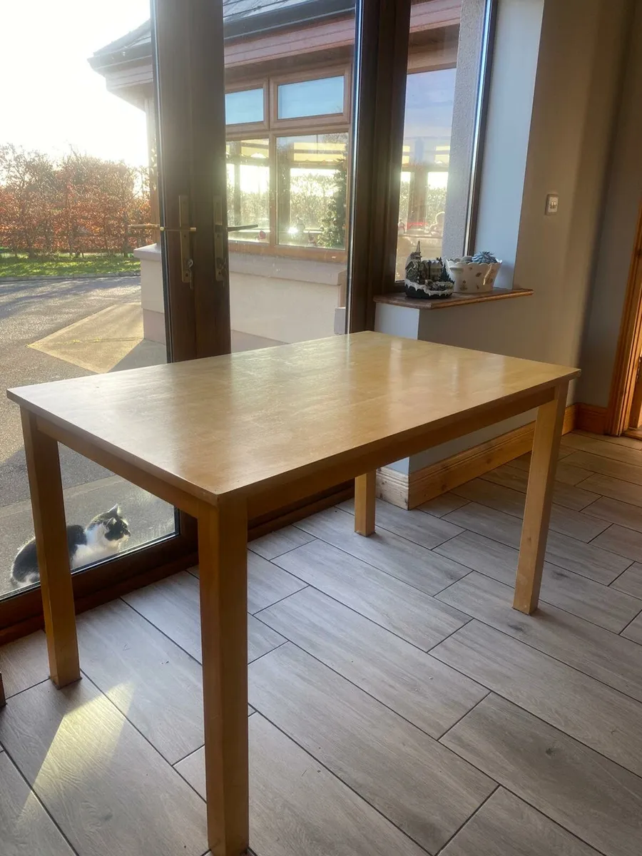 Kitchen table and two chairs - Image 4