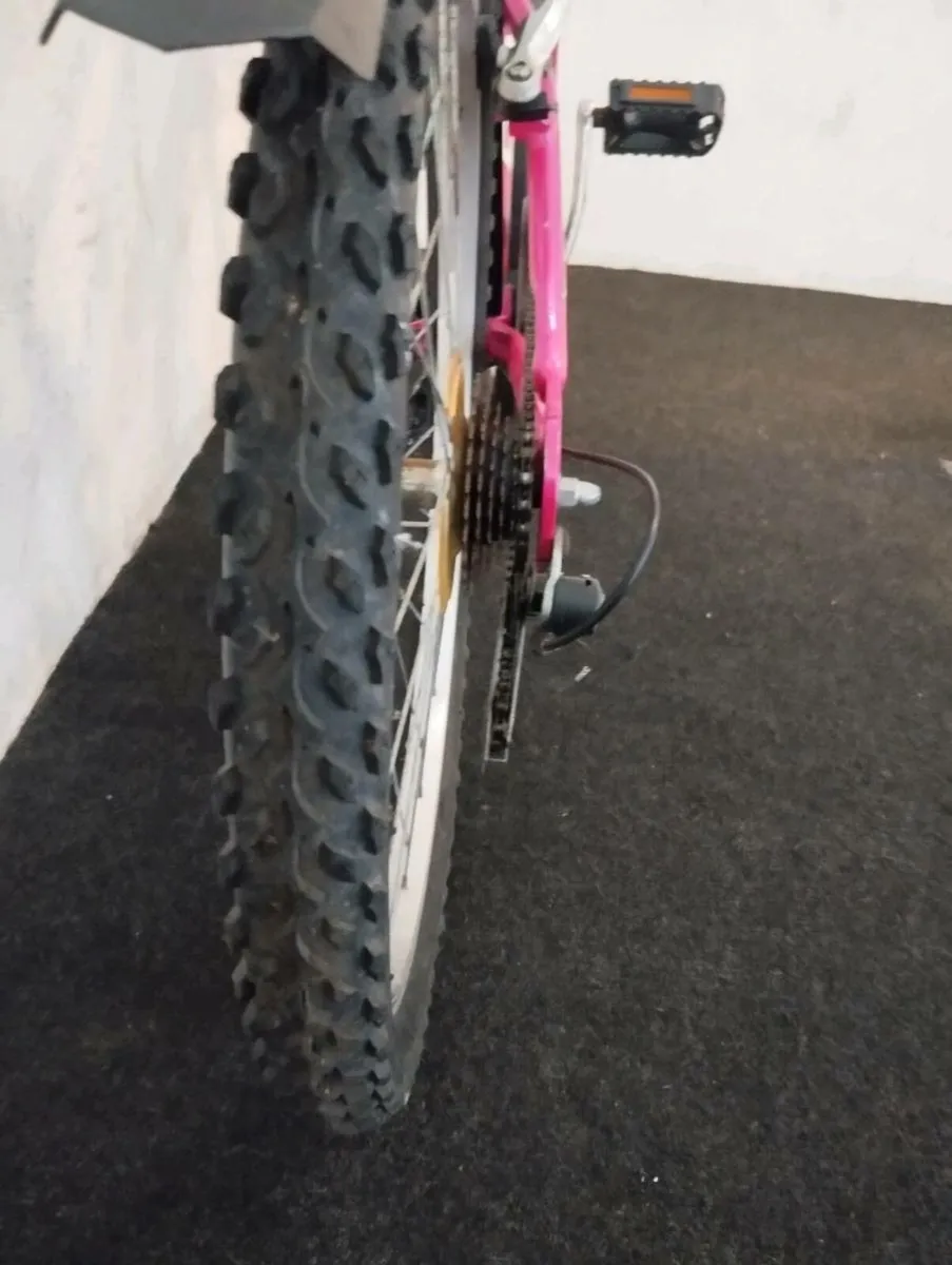 Girls 24inch bike - Image 4