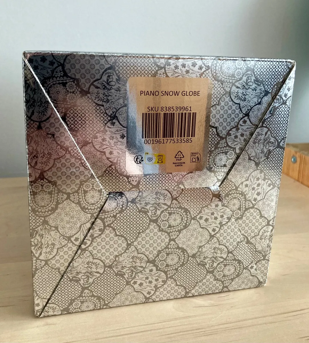 Taylor Swift Eras Tour Acoustic Piano Snowglobe - Image 4