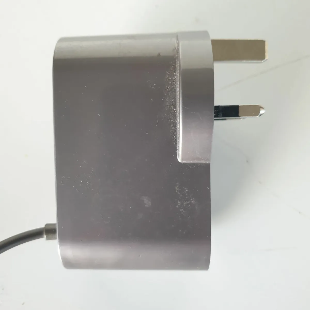Dyson V8 V7 V6 battery charger working - Image 2